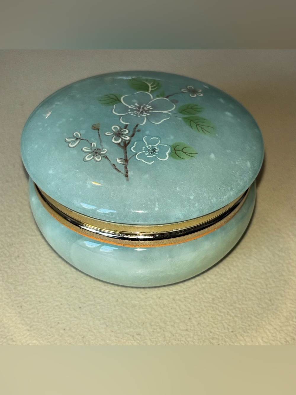 Green Floral Alabaster Trinket Box Lidded Keepsake Jewelry Box 3.5" Diameter - Picture 11 of 11